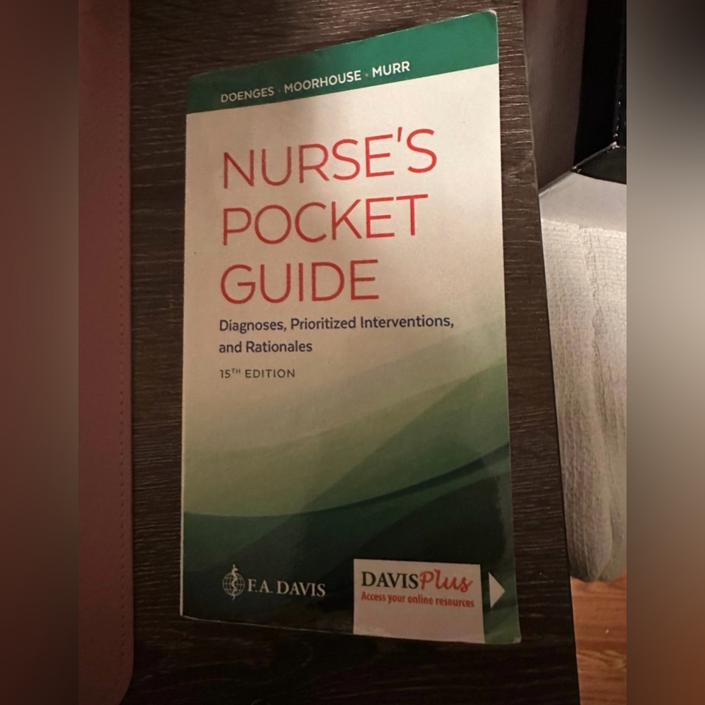 Nurses Pocket Guide Book for Nursing School